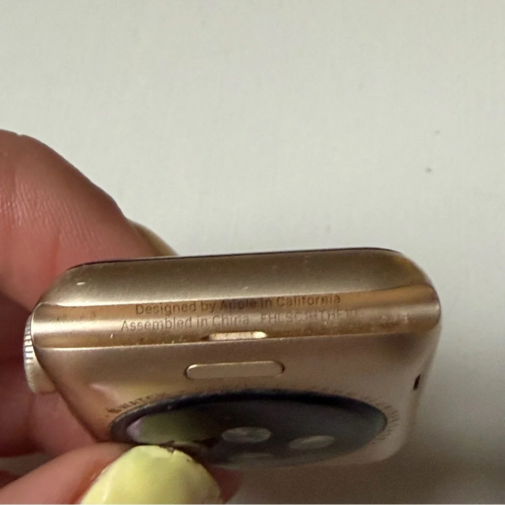 Apple Watch (38mm) Series 1 Gold Aluminum First Generation For Parts / Repair
